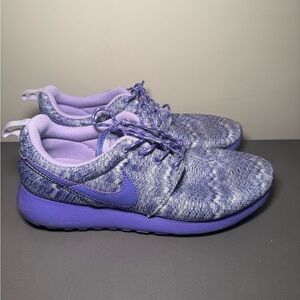 Youth Boys 7Y - Women’s 8.5 Nike Roshe Run Purple Haze Shoes